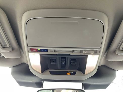 Used 2023 Subaru Forester Premium AWD/4WD image 29