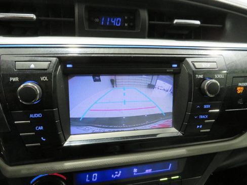 Used 2015 Toyota Corolla LE FWD image 15