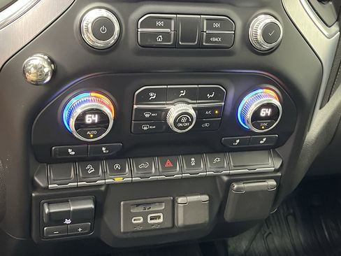 Used 2021 GMC Sierra 1500 SLT AWD/4WD image 22