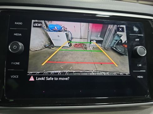 Used 2023 Volkswagen Atlas SEL AWD/4WD image 24