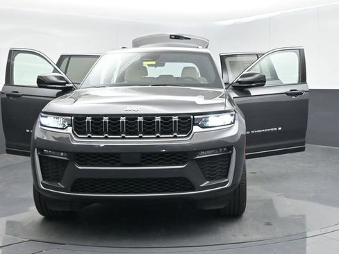 New 2026 Jeep Grand Cherokee Limited RWD image 59