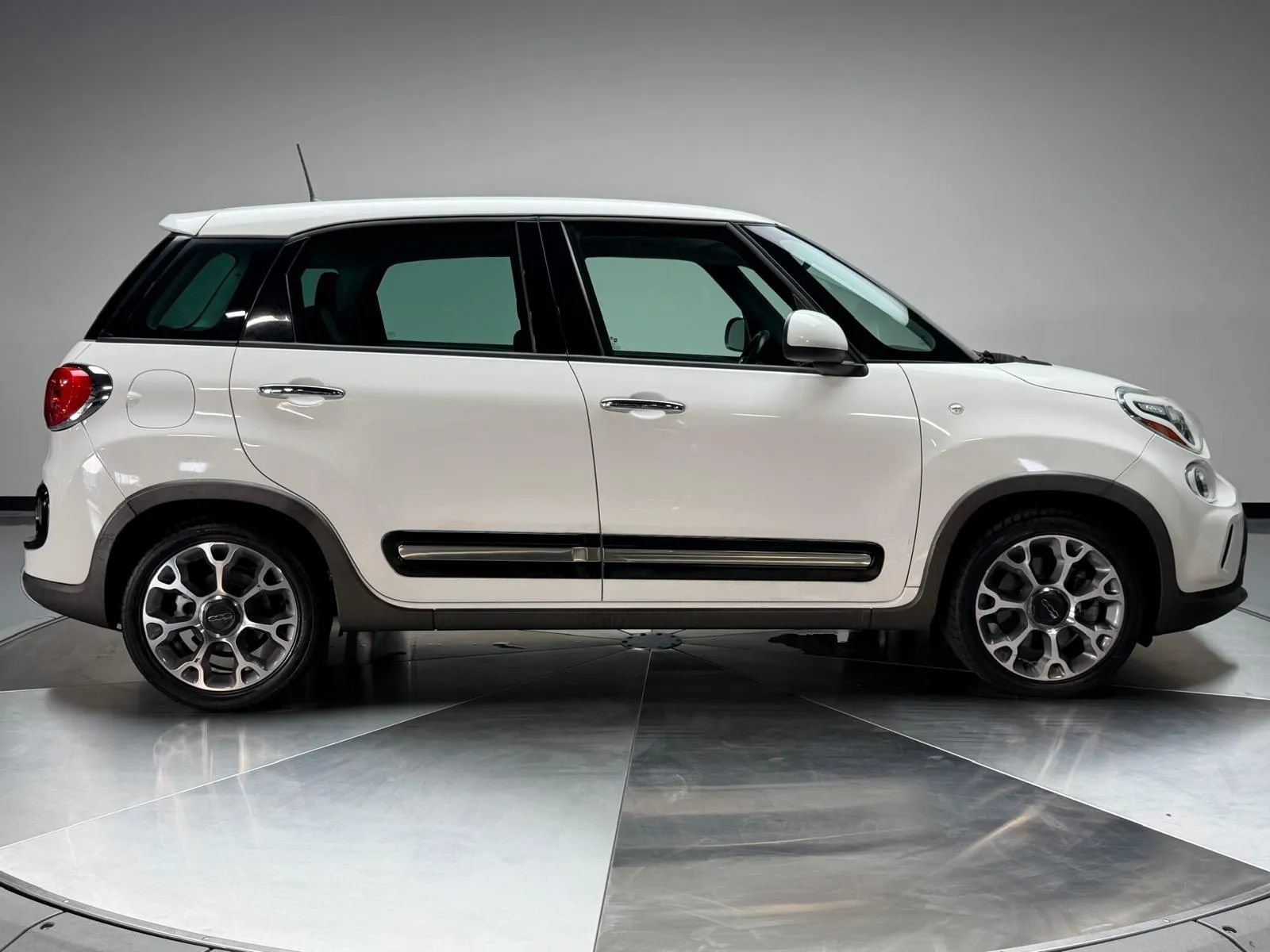 Used 2017 FIAT 500L Trekking FWD image 6
