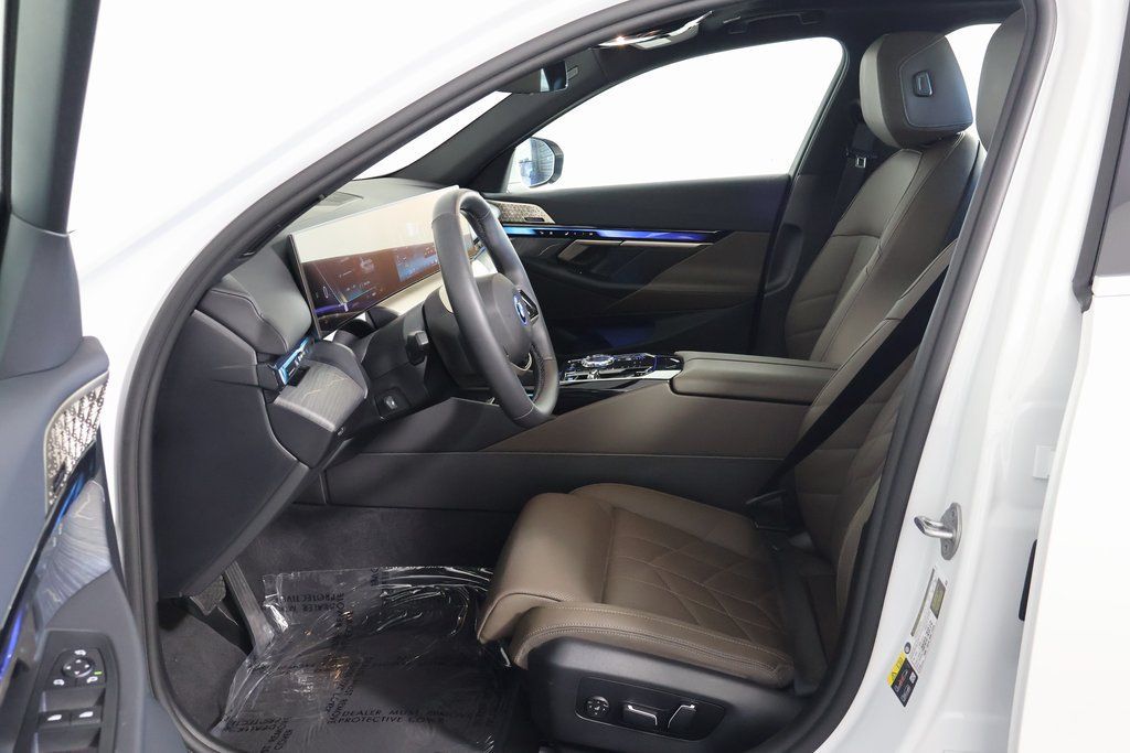 Used 2025 BMW i5 eDrive40i w/ Executive Package RWD image 10