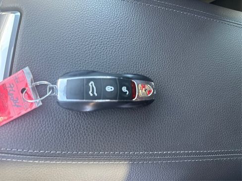 Used 2016 Porsche Cayenne image 30