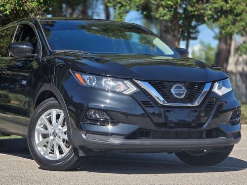 Used 2021 Nissan Rogue Sport S image 2