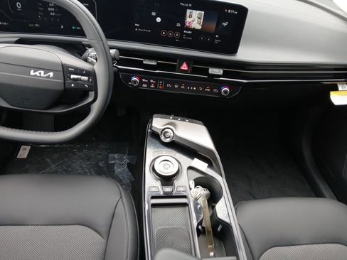 New 2025 Kia EV6 Light w/ Light LR Technology Package image 11