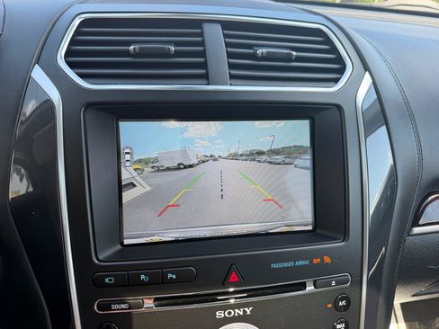 Used 2018 Ford Explorer Platinum AWD/4WD image 14