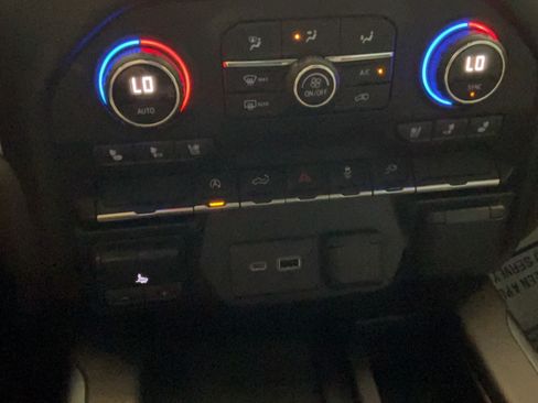 Used 2019 Chevrolet Silverado 1500 LTZ w/ LTZ Convenience Package AWD/4WD image 14
