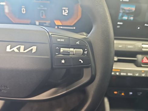 Used 2025 Kia K4 FWD image 17