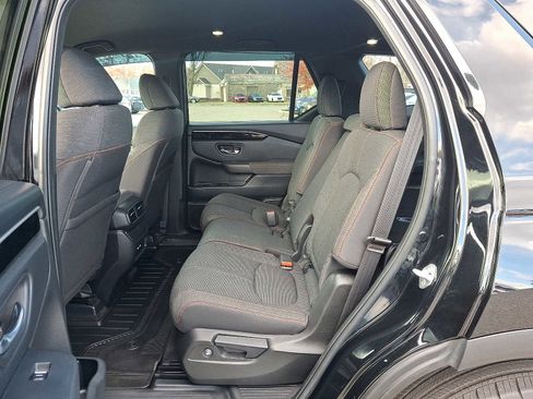 Used 2023 Honda Pilot Sport image 11