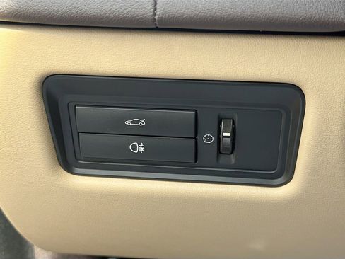 Used 2019 Jaguar XJ R-Sport image 35