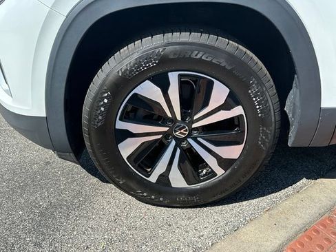 Used 2024 Volkswagen Atlas SE FWD image 9