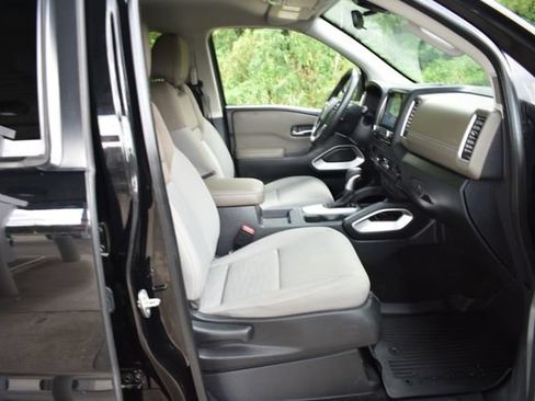 Used 2022 Nissan Frontier SV RWD image 17