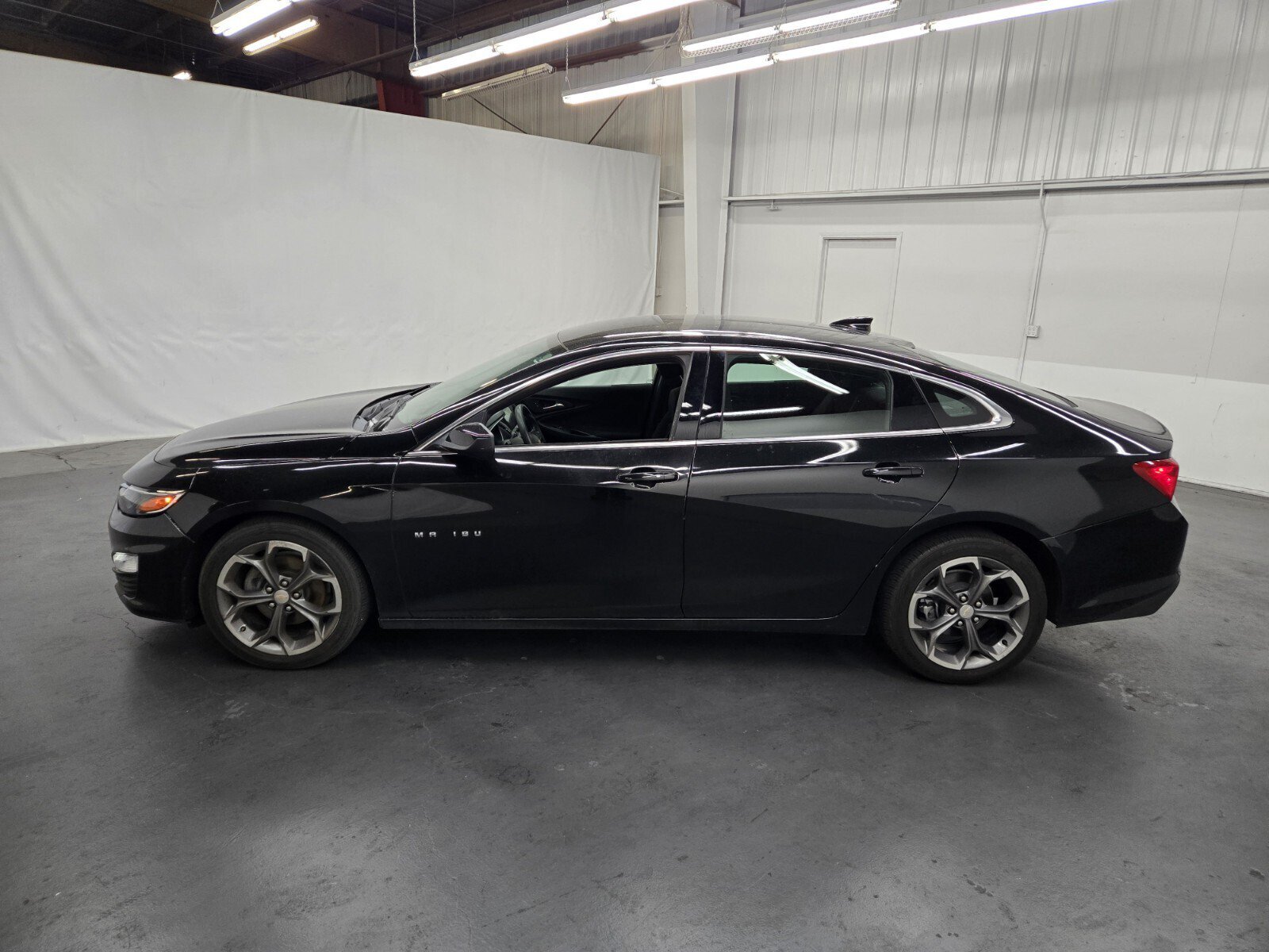 Used 2023 Chevrolet Malibu LT FWD image 2