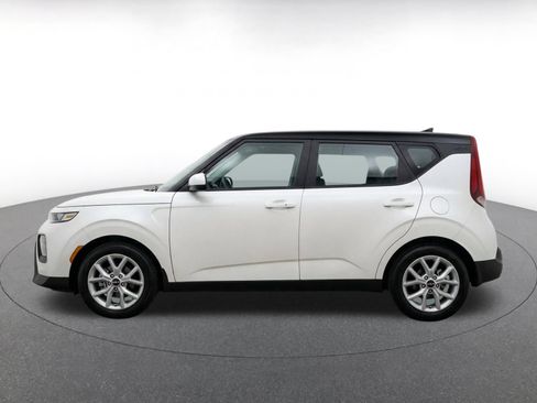 Used 2025 Kia Soul LX w/ LX Technology Package FWD image 4
