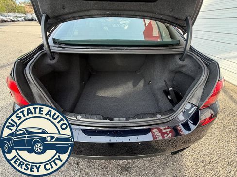 Used 2011 BMW 550i xDrive Sedan AWD/4WD image 8