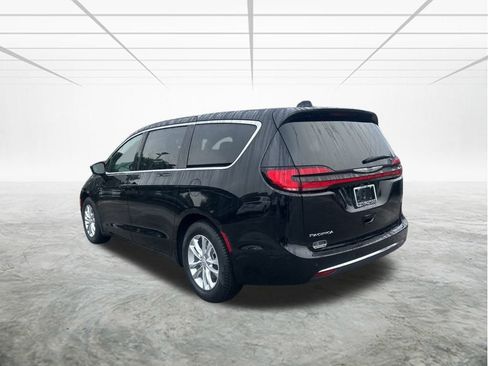 New 2026 Chrysler Pacifica Select image 6