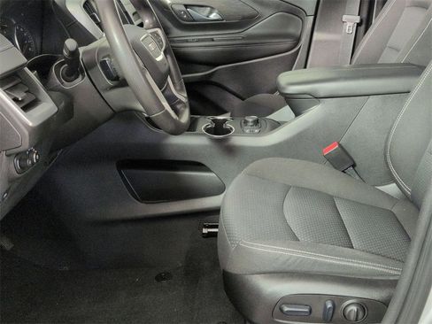 Certified 2022 GMC Terrain SLE w/ Driver Convenience Package image 18