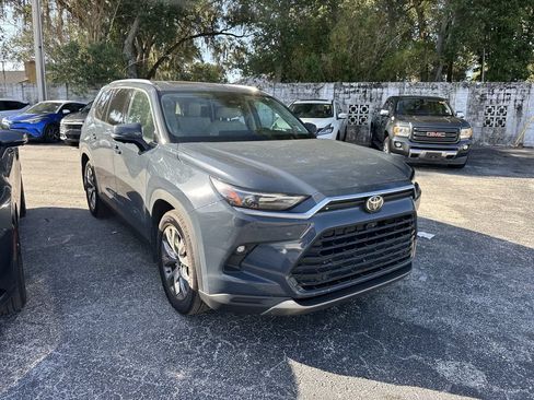 Used 2024 Toyota Grand Highlander AWD image 3