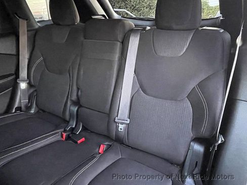 Used 2015 Jeep Cherokee Latitude image 16