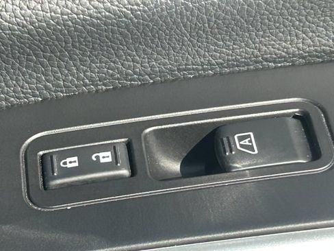 Used 2018 Nissan Titan PRO-4X w/ Pro-4x Convenience Package AWD/4WD image 35