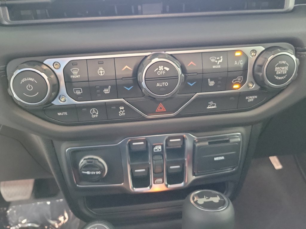 New 2026 Jeep Wrangler Unlimited Sahara w/ Technology Group AWD/4WD image 27