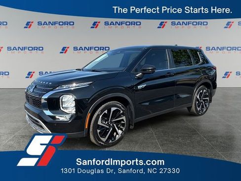 Used 2023 Mitsubishi Outlander SE AWD/4WD image 1