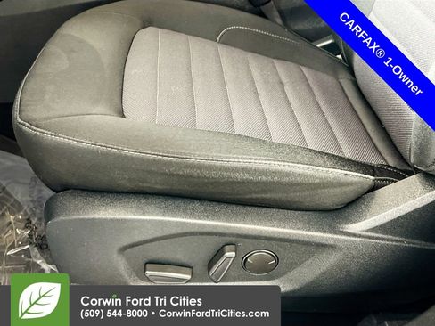 Used 2020 Ford Edge SE image 22
