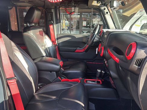 Used 2017 Jeep Wrangler Unlimited Rubicon image 23