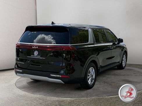 Used 2022 Kia Carnival LX FWD image 7