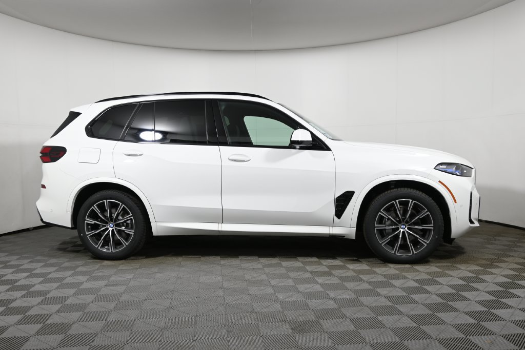 Used 2026 BMW X5 xDrive40i w/ M Sport Package AWD/4WD image 8