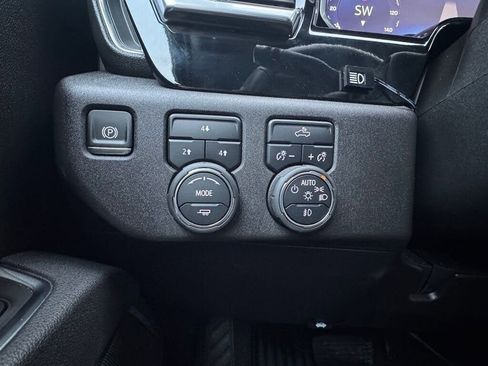 Used 2025 Chevrolet Silverado 2500 LT w/ Convenience Package AWD/4WD image 23