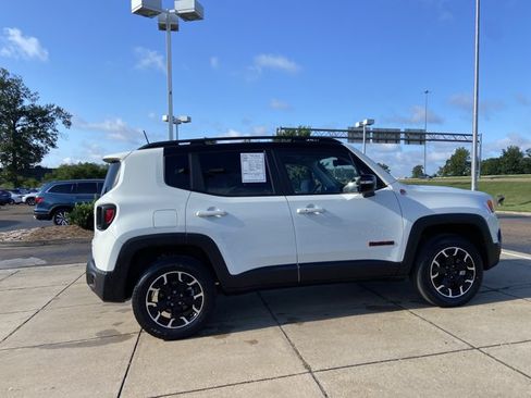 Used 2023 Jeep Renegade Trailhawk w/ Trailhawk Elite Group AWD/4WD image 12