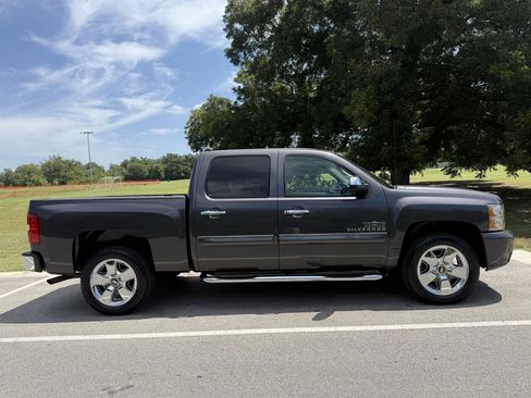 Used 2011 Chevrolet Silverado 1500 LT w/ Texas Edition RWD image 12