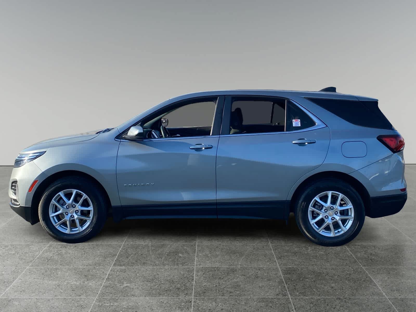 Used 2024 Chevrolet Equinox LT FWD image 2