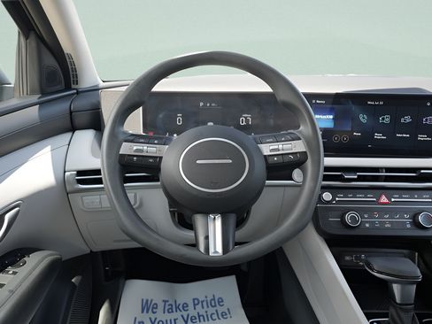 Certified 2025 Hyundai Tucson SE FWD image 15
