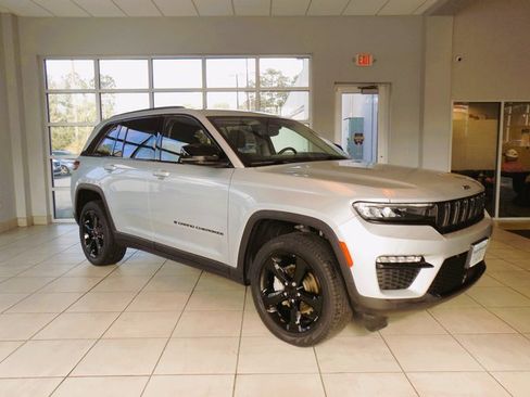 Certified 2023 Jeep Grand Cherokee Limited w/ Black Appearance Package image 36