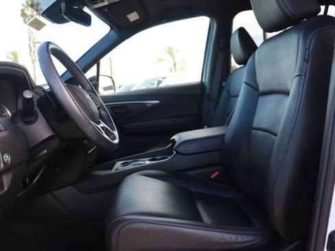 Used 2024 Honda Passport EX-L image 12