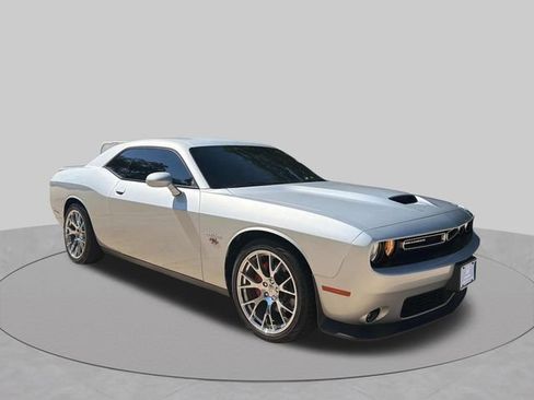 Used 2022 Dodge Challenger R/T RWD image 9