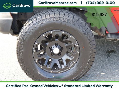 Used 2018 Jeep Wrangler Unlimited Sport w/ Connectivity Group AWD/4WD image 12