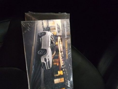 Used 2023 Jeep Compass Limited image 31