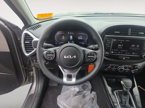 Used 2024 Kia Soul LX w/ LX Technology Package FWD image 10