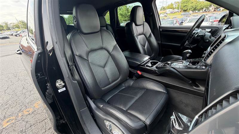 Used 2016 Porsche Cayenne AWD/4WD image 9