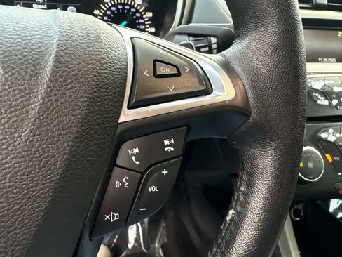 Used 2018 Ford Fusion SE image 30