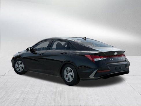 New 2026 Hyundai Elantra SE FWD image 5