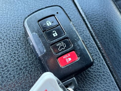 Used 2018 Toyota Highlander Limited image 29