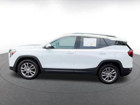 Used 2024 GMC Terrain SLT AWD/4WD image 9