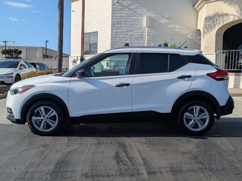 Used 2018 Nissan Kicks S image 9