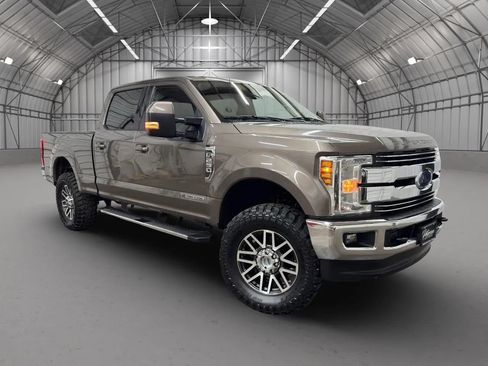 Used 2019 Ford F250 Lariat w/ Lariat Value Package AWD/4WD image 7