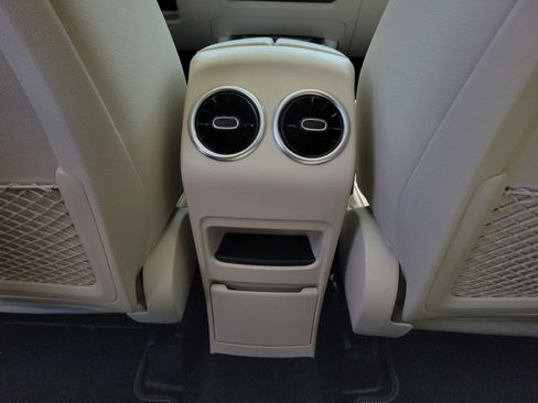 Used 2023 Mercedes-Benz GLB 250 4MATIC image 16